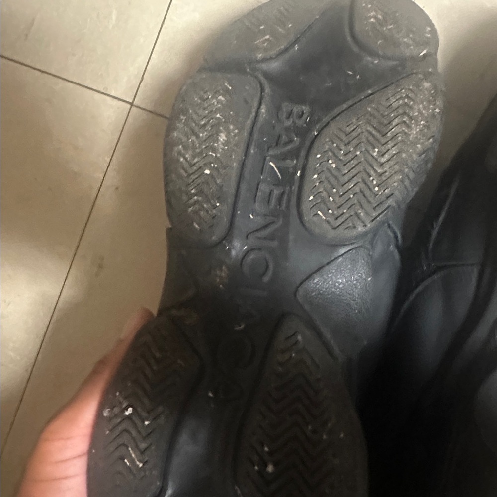 Balenciaga Triple S Black Chunky Sneakers - Picture 4 of 6